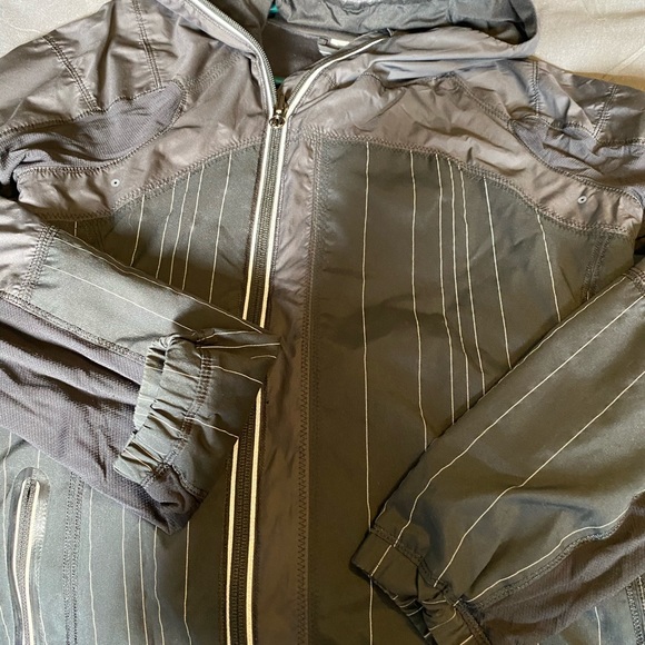 Lululemon 🦄 Get Up and Glow Jacket - Picture 5 of 8